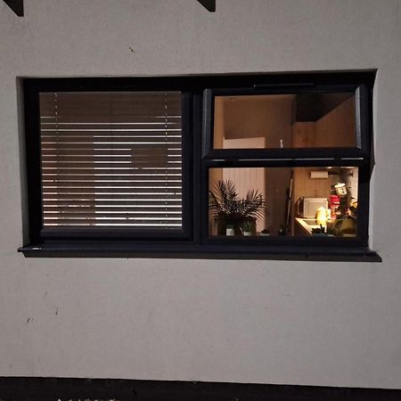 Budget Single Room Only For One Adult - Shared Flat Northolt  Exteriér fotografie